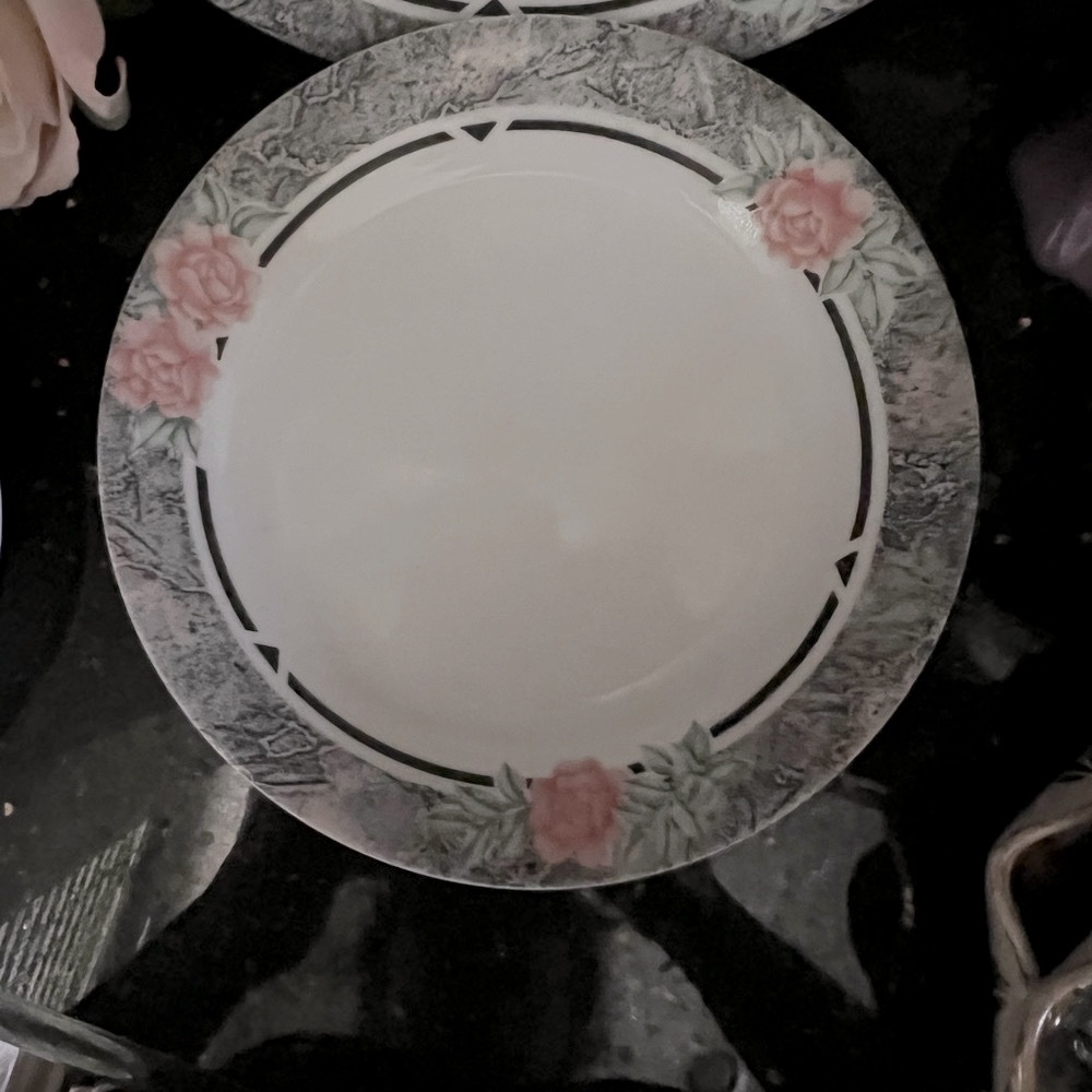 4 CORELLE SILK AND ROSES BREAD / DESSERT / SALAD PLATES. ALL ARE IN GOOD…